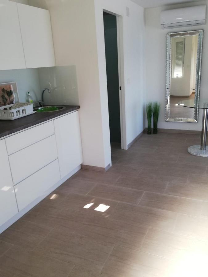 Apartmani Deluxe Jasenice  Εξωτερικό φωτογραφία
