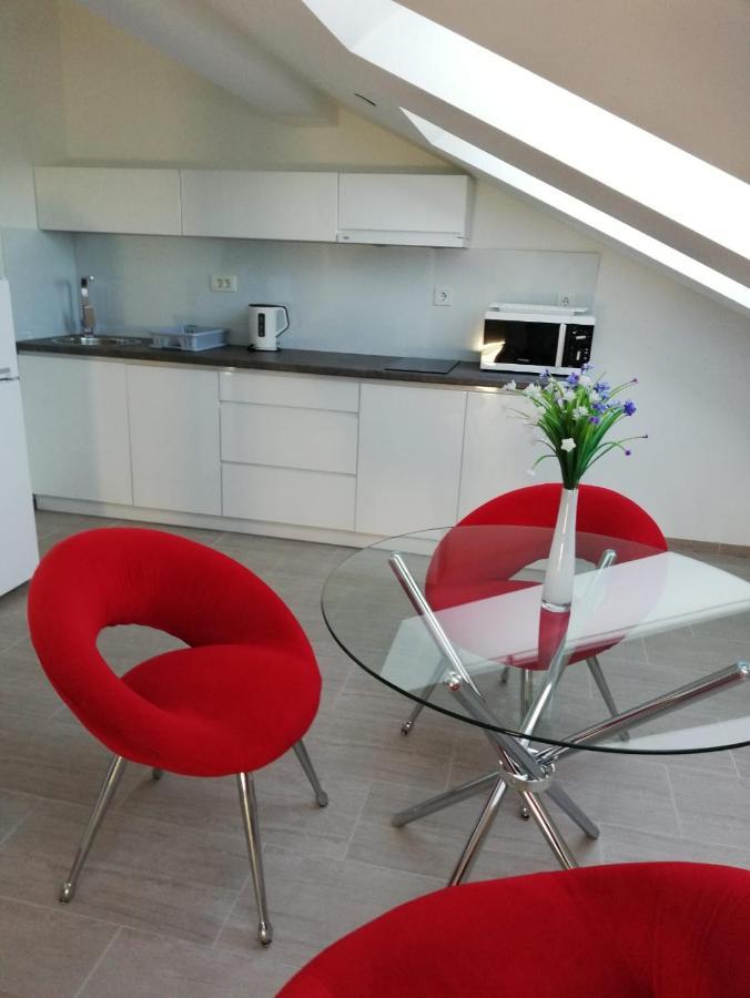 Apartmani Deluxe Jasenice  Εξωτερικό φωτογραφία